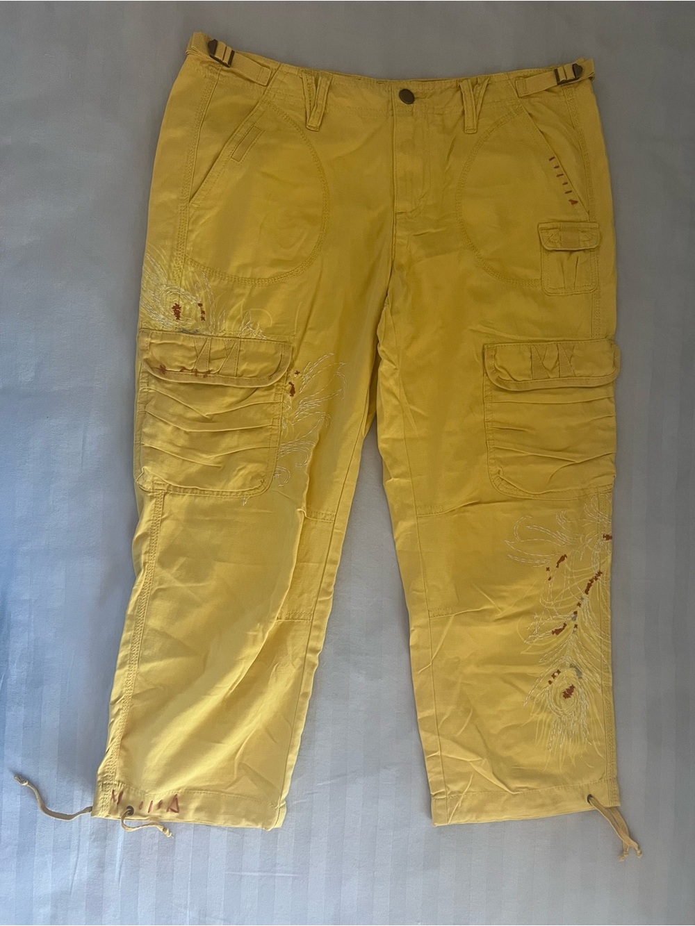 Da-Nang Yellow Embroidered Capri Pants, size M, NWT
